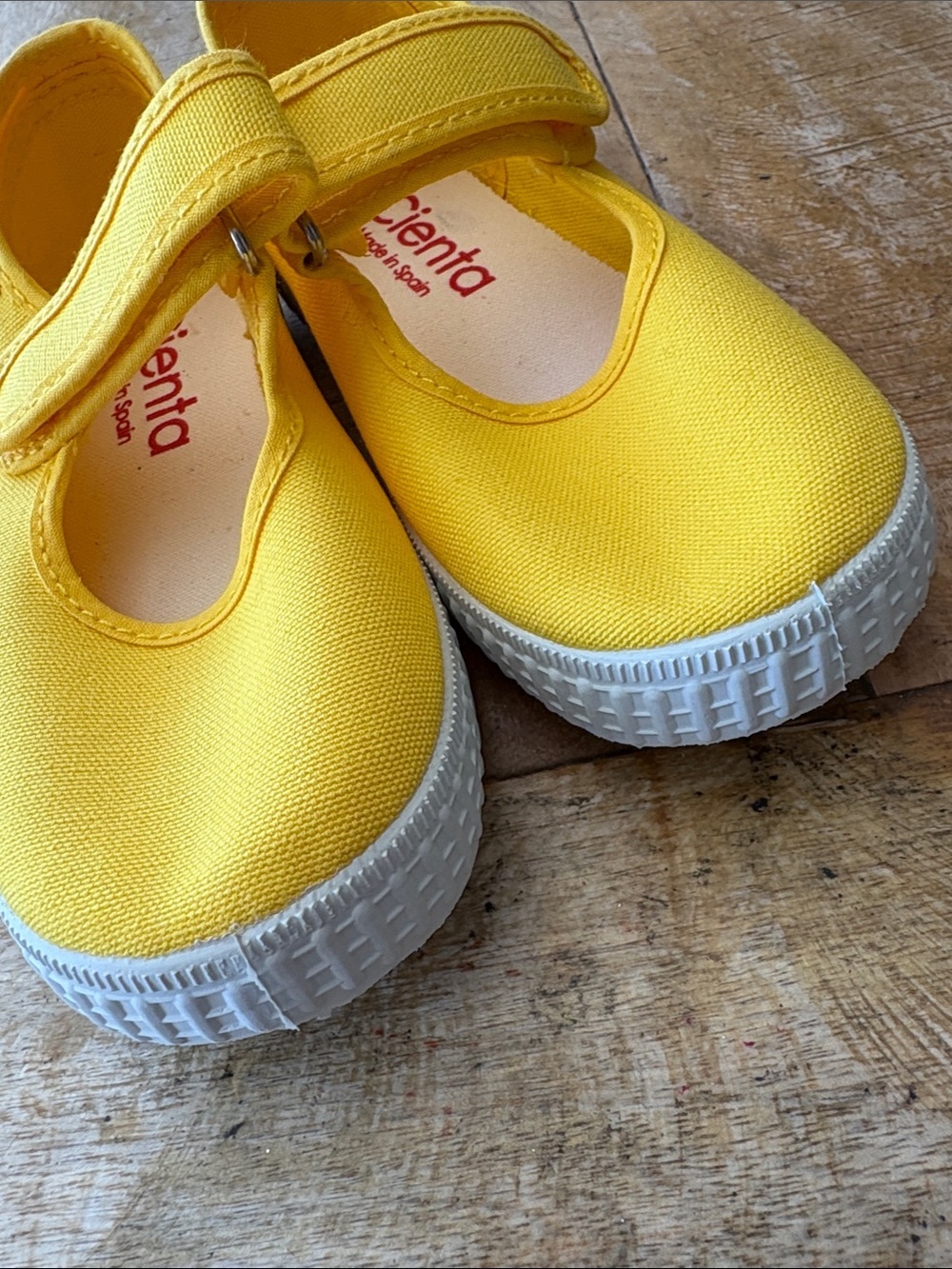 Like new Cienta Yellow Canvas Mary Jane Shoes size 25 - Picture 3 of 8